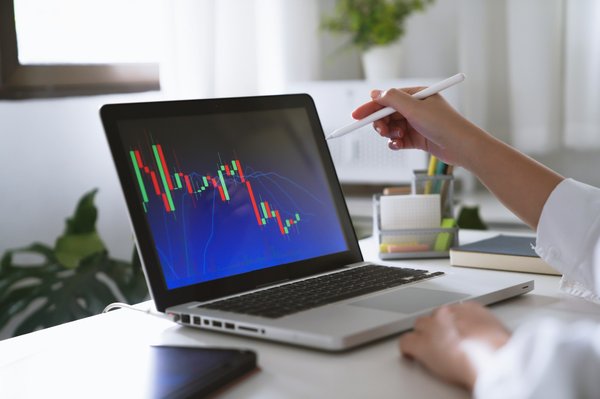 Investir dans les cryptomonnaies : de nombreux avantages à retenir